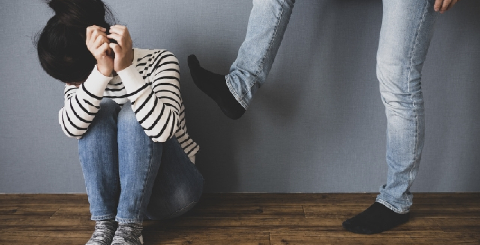 DVを受けている